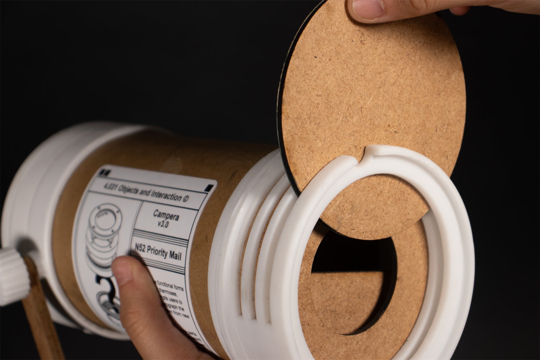 The Campera opened, with a disc being loaded